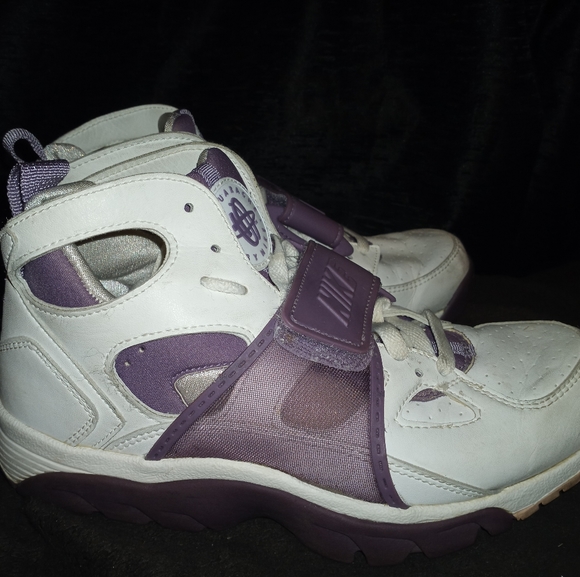 Nike women size 8 Huarache limited edition